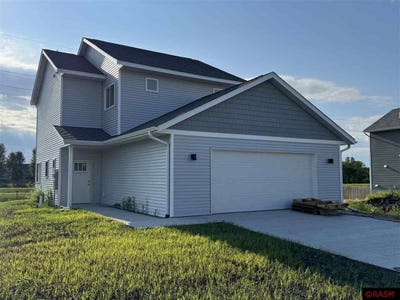 /international/us/1821-bluestem-drive-mankato-mn-110098595477/