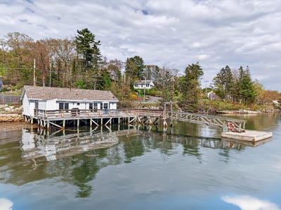 /international/us/76-west-street-boothbay-harbor-me-110108278723/
