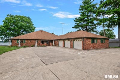 /international/us/1013-e-lake-shore-drive-springfield-il-110108946273/