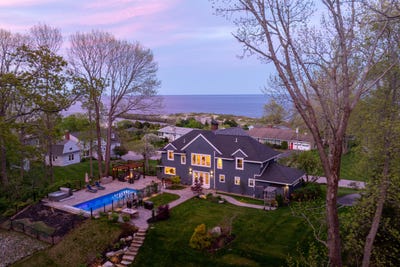 /international/us/12-reef-road-cape-elizabeth-me-110108341990/