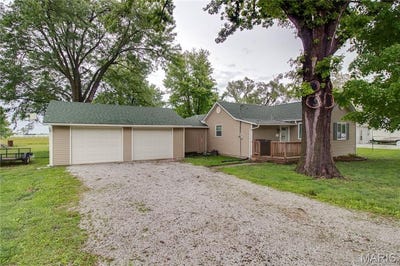 /international/us/313-e-charles-street-medora-il-110107824386/