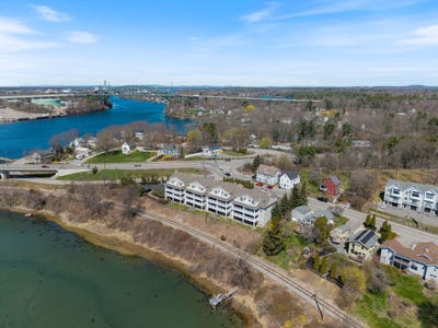 /international/us/19-bridge-street-kittery-me-110107700696/