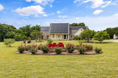 /international/us/900-hickey-court-granbury-tx-110109058184/