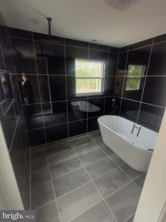 /international/us/6695-hungerford-road-bryans-road-md-110095071640/