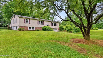 /international/us/22-delafield-dr-lenox-ma-110100421284/