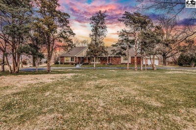 /international/us/3110-s-meadowlake-dr-hutchinson-ks-110096579534/