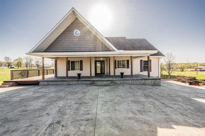 /international/us/70-twin-oaks-drive-greenville-ky-110098693136/