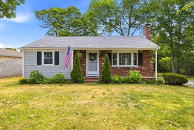 /international/us/90-castlewood-circle-hyannis-ma-110108575183/
