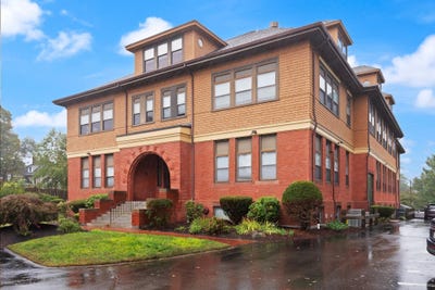 /international/us/110-south-ave-whitman-ma-110120040124/