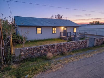 /international/us/1002-cook-street-espanola-nm-110107419636/