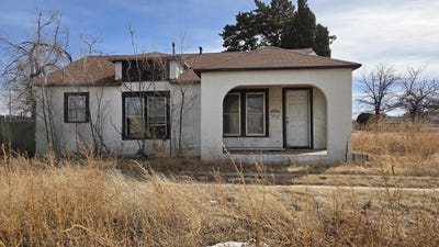/international/us/800-s-10th-street-slaton-tx-110105981324/