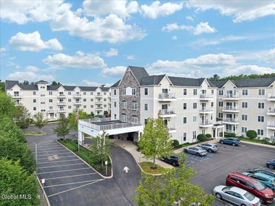 /international/us/8-wall-street-clifton-park-ny-110108711437/