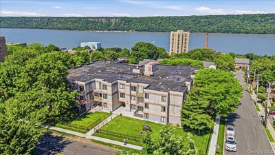 /international/us/421-n-broadway-yonkers-ny-110108579318/
