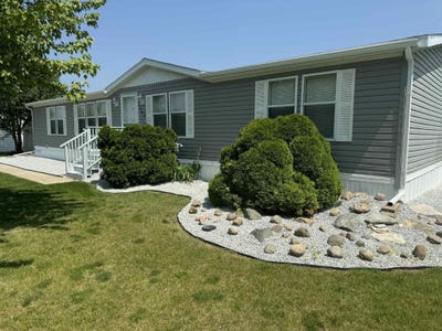 /international/us/7204-e-grand-river-ave-portland-mi-110100942498/