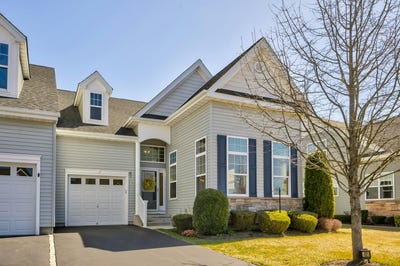 /international/us/42-augusta-drive-medford-ny-110098530082/