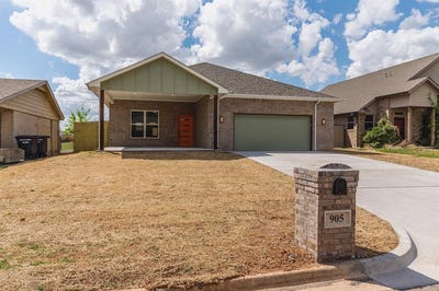 /international/us/905-s-howard-avenue-moore-ok-110108139564/