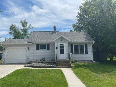 /international/us/611-farwell-avenue-antigo-wi-110108451969/