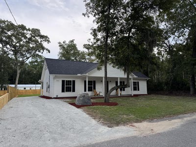 /international/us/215-middleton-street-eutawville-sc-110097735152/