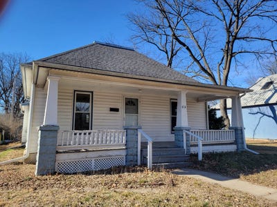 /international/us/414-s-first-iola-ks-110105423338/