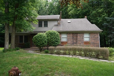 /international/us/34711-valley-forge-drive-farmington-mi-110109209656/