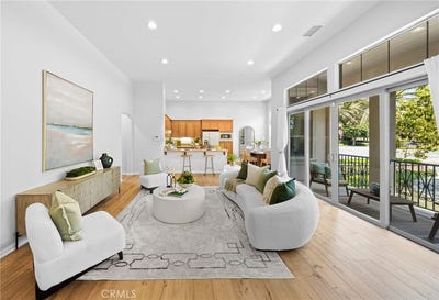 /international/us/83-city-stroll-irvine-ca-110100211941/