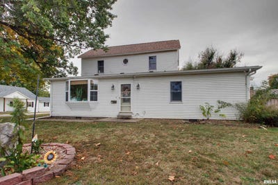 /international/us/903-w-jefferson-street-pittsfield-il-110103187955/