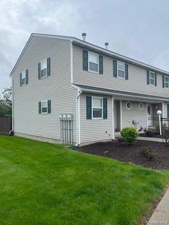 /international/us/99-boniface-drive-pine-bush-ny-110107940524/