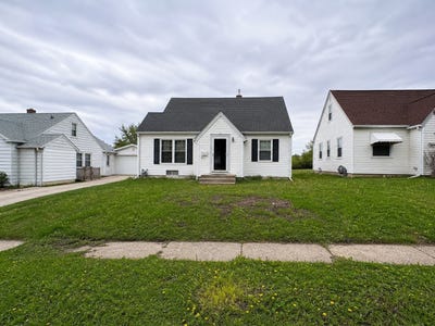 /international/us/1004-s-9th-avenue-marshalltown-ia-110107730529/