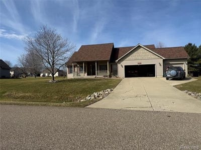 /international/us/2097-whispering-waters-pass-clayton-twp-mi-110106790015/