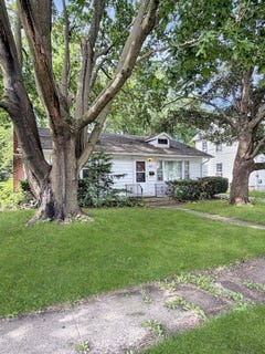 /international/us/807-east-illinois-street-freeport-il-110109139409/