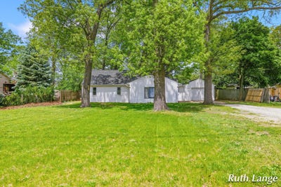 /international/us/1640-mclaughlin-avenue-muskegon-mi-110108356686/