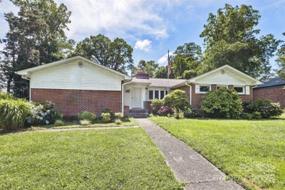 /international/us/209-balsam-road-hendersonville-nc-110100728448/