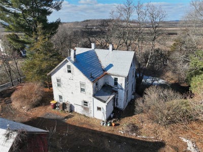 /international/us/256-round-hill-road-florida-ny-110103804443/