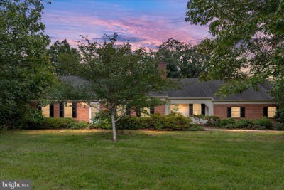 /international/us/179-woodridge-lane-winchester-va-110108612266/