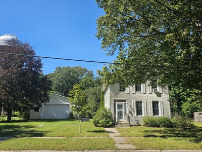 /international/us/417-moccasin-street-buchanan-mi-110119945004/