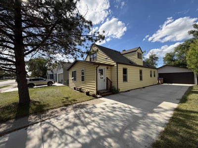 /international/us/1624-central-ave-minot-nd-110108946978/
