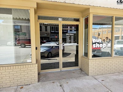 /international/us/119-n-main-st-mcpherson-ks-110098356961/