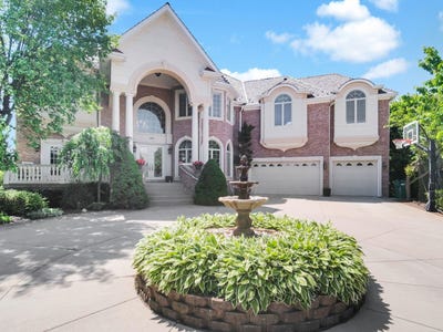 /international/us/151-palmer-circle-vernon-hills-il-110108689412/