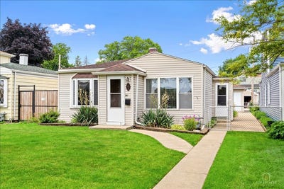 /international/us/2212-west-street-river-grove-il-110109242798/