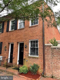 /international/us/1574-33rd-street-nw-washington-dc-110108579367/