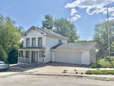 /international/us/302-n-carroll-mount-carroll-il-110099982641/