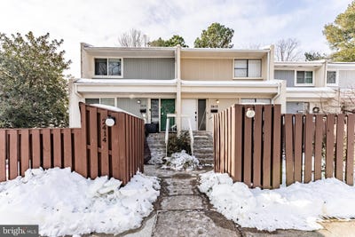 /international/us/2412-southgate-square-reston-va-110105392426/