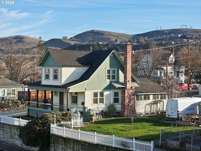 /international/us/1022-e-10th-st-thedalles-or-110102685184/