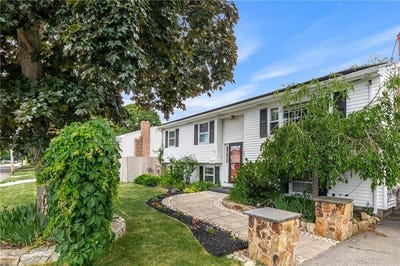 /international/us/265-asylum-road-warwick-ri-110108871878/