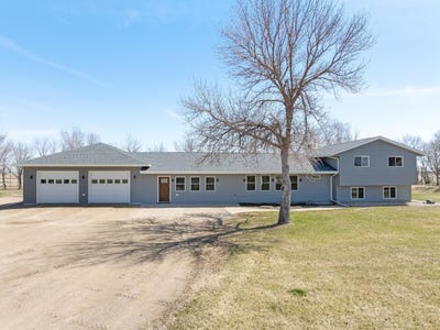 /international/us/9640-county-rd-9-mohall-nd-110107787905/