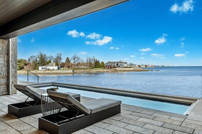/international/us/58-shore-road-old-greenwich-ct-110107303958/