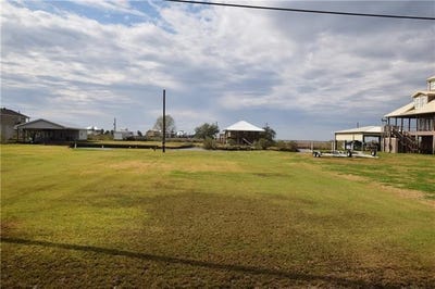 /international/us/9454-big-lake-road-lake-charles-la-110067451951/