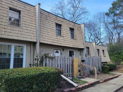 /international/us/6423-woodstone-terrace-morrow-ga-110105935585/