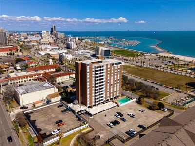 /international/us/715-s-upper-broadway-street-corpus-christi-tx-110102908190/
