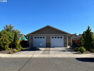 /international/us/1640-19th-st-florence-or-110108495512/